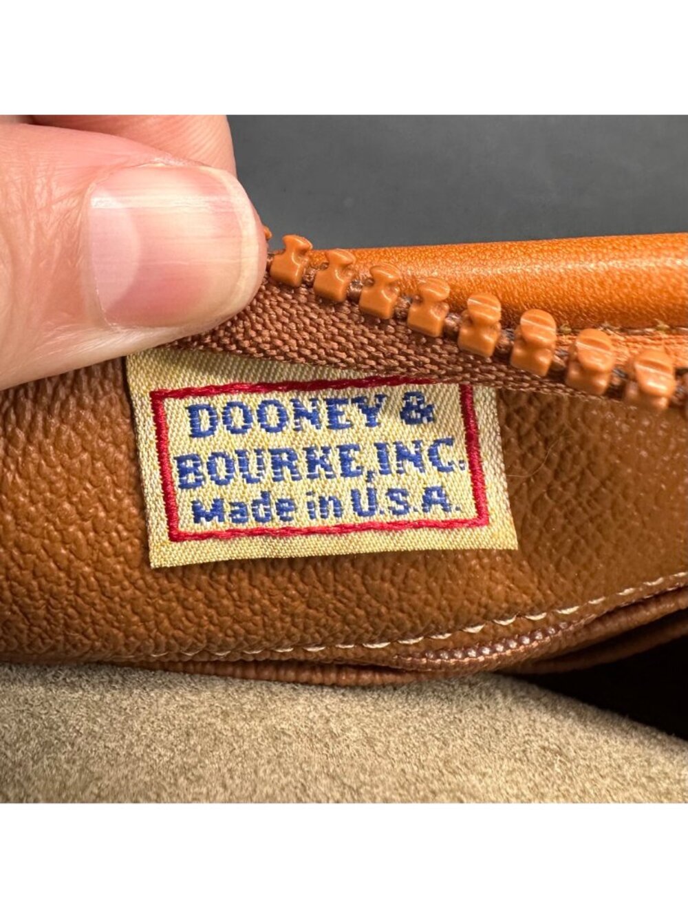 Vintage Dooney & Bourke Purse Crescent Sac Shoulder Bag Taupe Leather 1990s USA - Picture 6 of 16